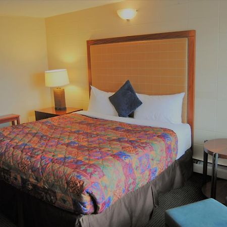 Derrick Motel Эдмонтон Экстерьер фото