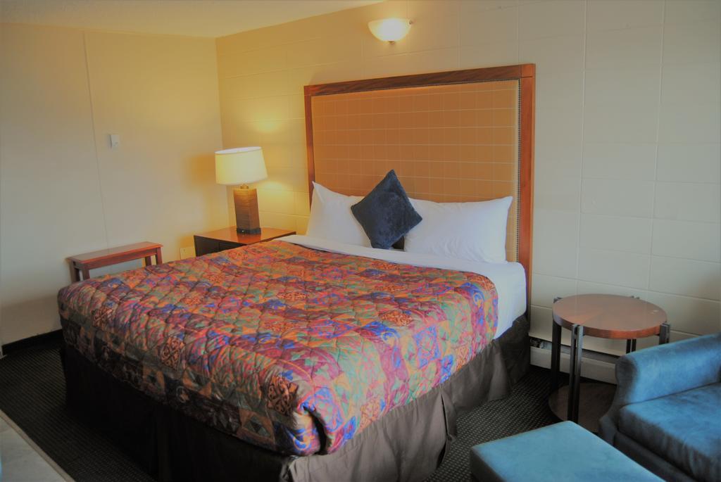 Derrick Motel Эдмонтон Экстерьер фото
