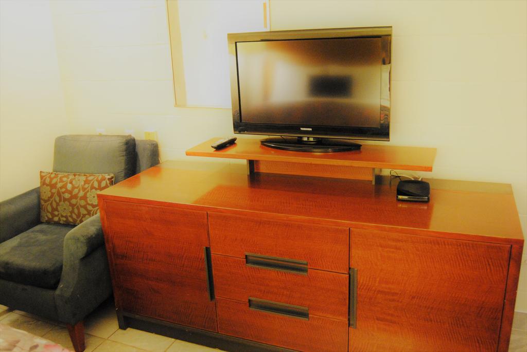 Derrick Motel Эдмонтон Экстерьер фото