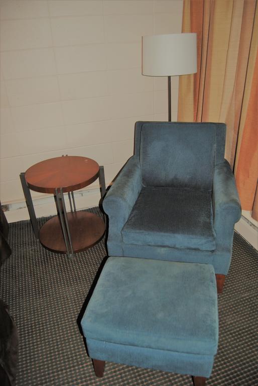 Derrick Motel Эдмонтон Экстерьер фото