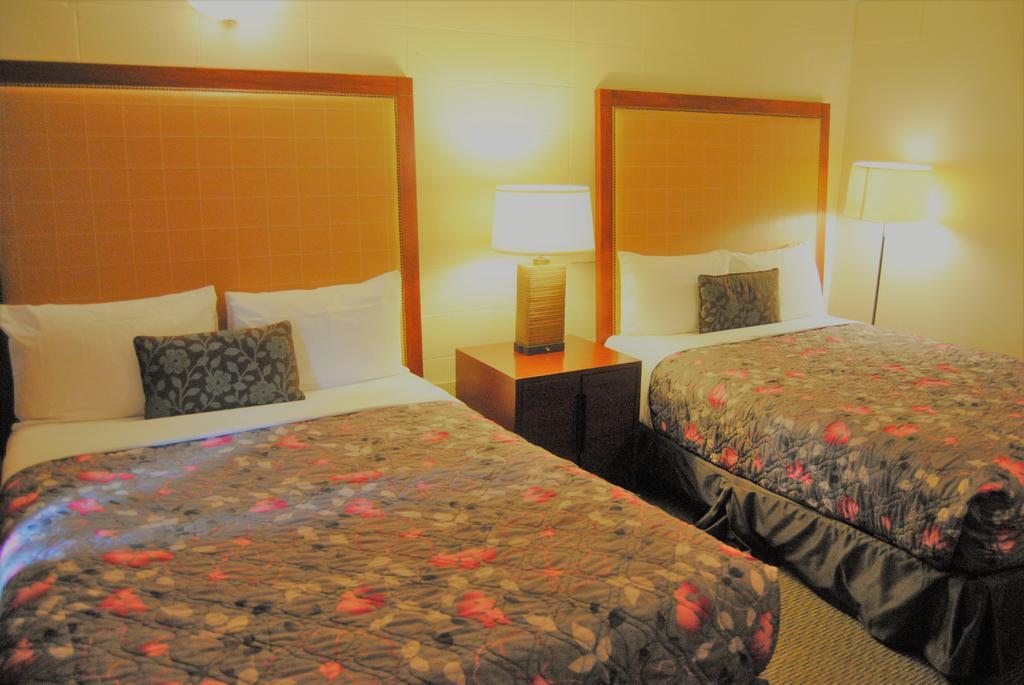 Derrick Motel Эдмонтон Экстерьер фото