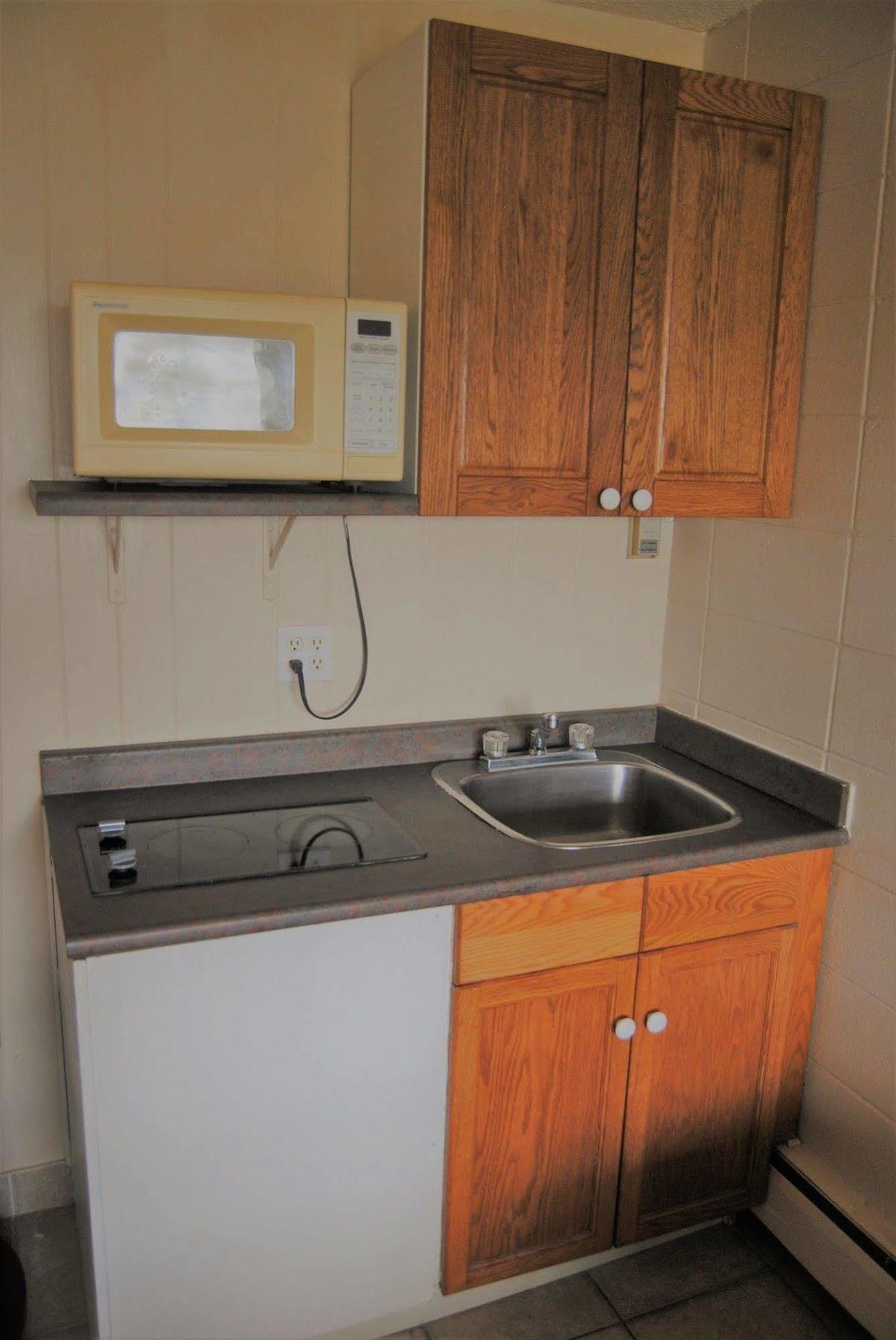 Derrick Motel Эдмонтон Экстерьер фото