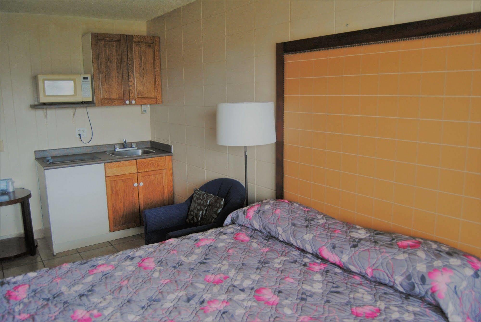 Derrick Motel Эдмонтон Экстерьер фото
