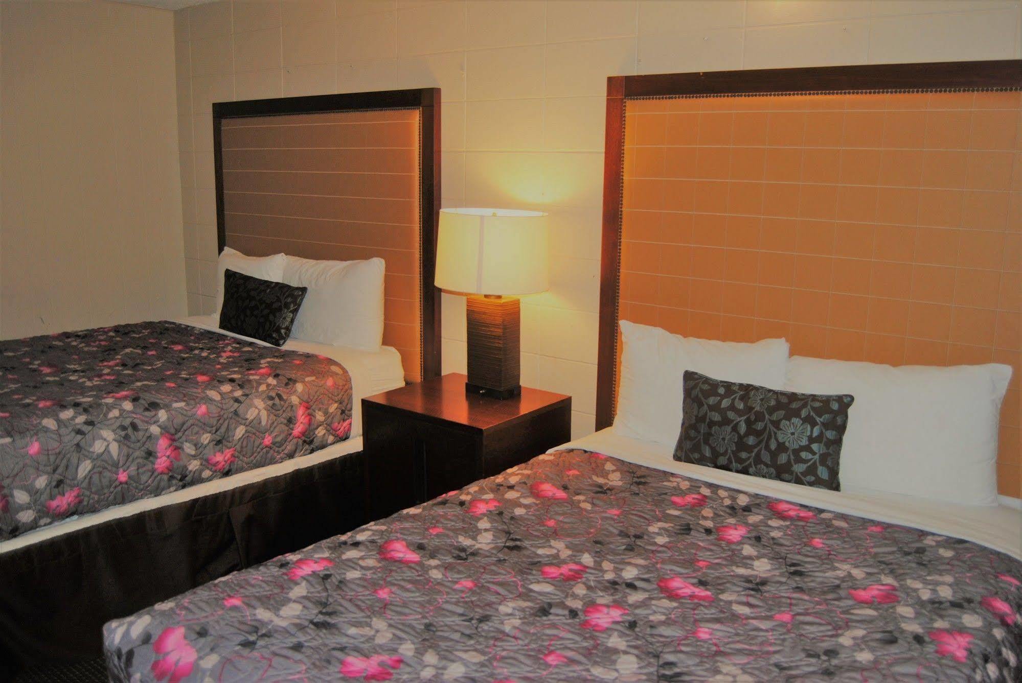 Derrick Motel Эдмонтон Экстерьер фото