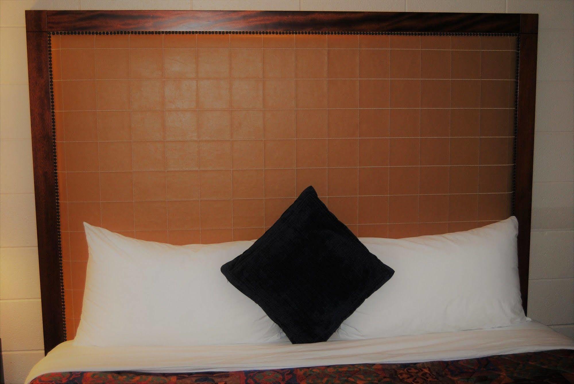 Derrick Motel Эдмонтон Экстерьер фото