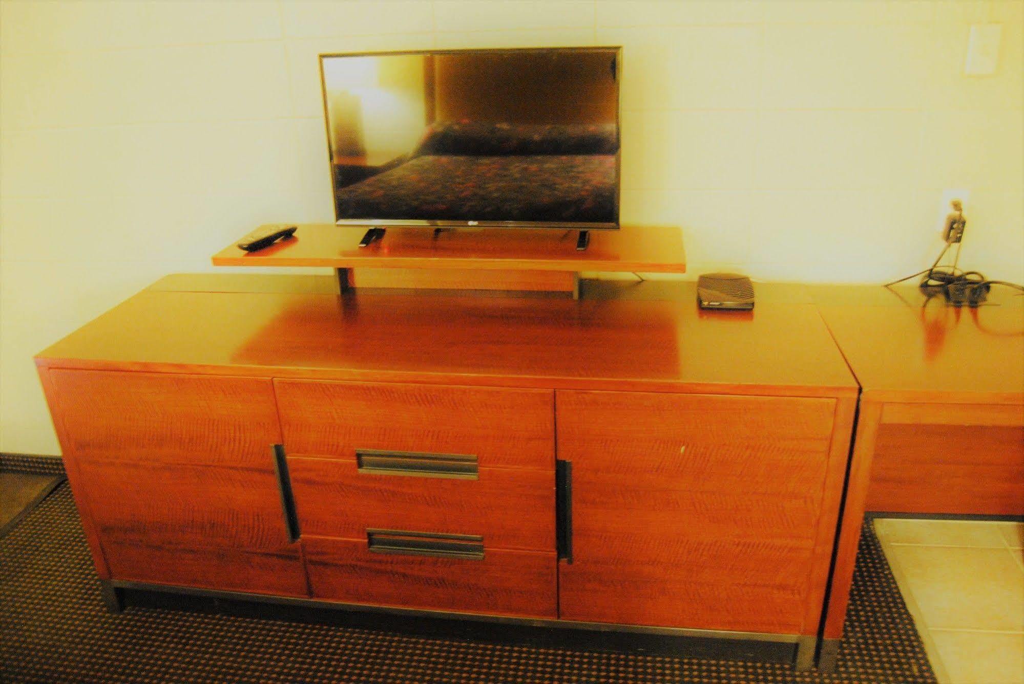 Derrick Motel Эдмонтон Экстерьер фото